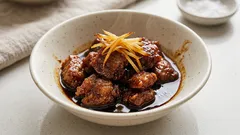 生姜たっぷりで甘辛く煮詰める、大豆ミートの佃煮｜ご飯がすすむ作り置き